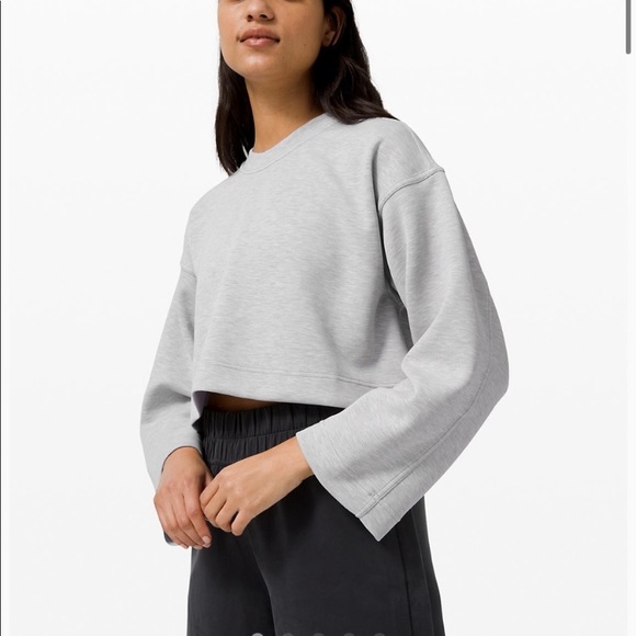Lululemon cropped pull over - Picture 1 of 7